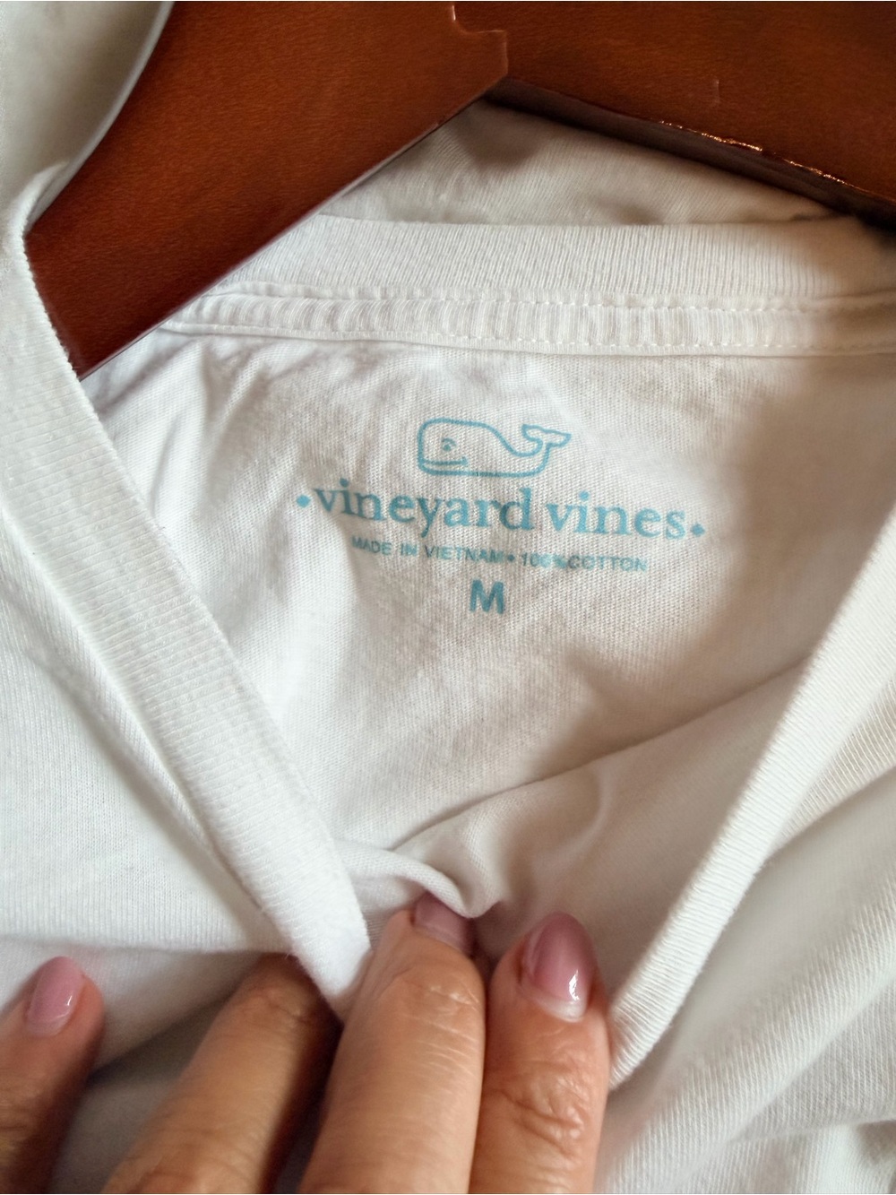 vineyard vines Men’s White Pocket T-Shirt with Whale Logo-sports - Picture 3 of 3